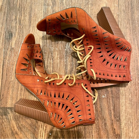 JustFab Shoes - W Just Fab Tracey Heel Size 7